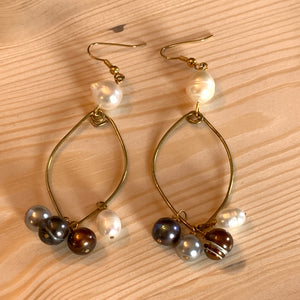 Freshwater Pearl Oval Earrings - Metallic