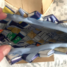 Load image into Gallery viewer, Wrapper Wristlet - Quaker’s Quakes